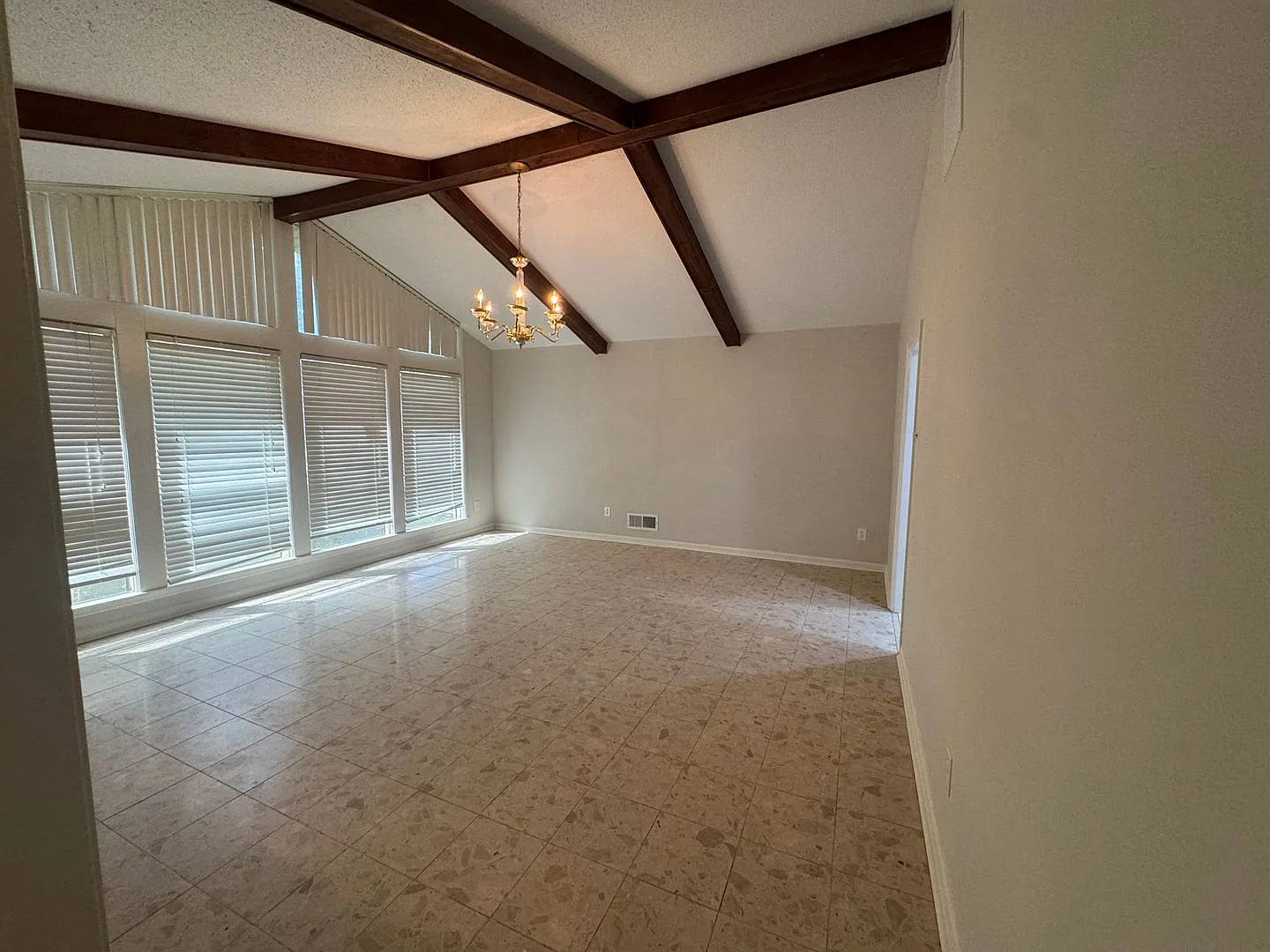 Charming Germantown Home — Photo 4