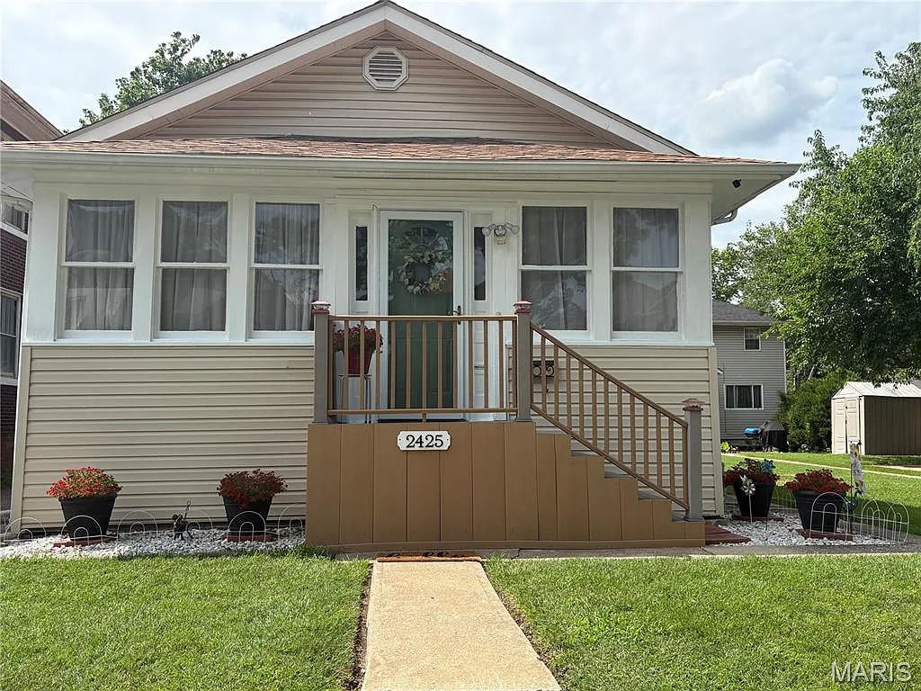 2425 State St photo 1