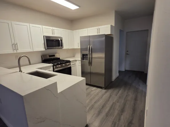 523 Candelaria Rd NW, Albuquerque, NM 87107