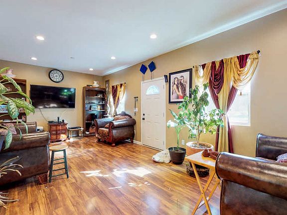 5th image of 163 Taylor Dr