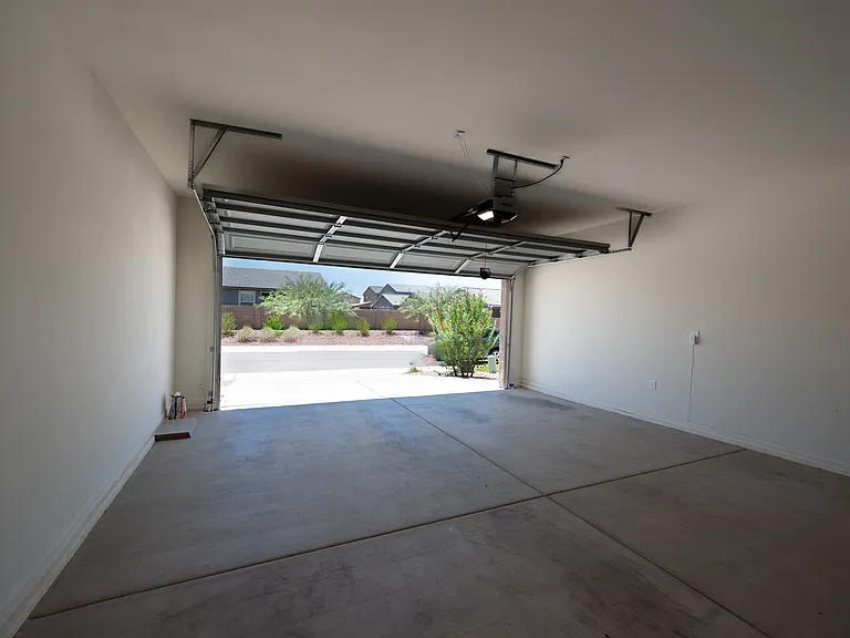 10410 W Robertson St — Photo 27