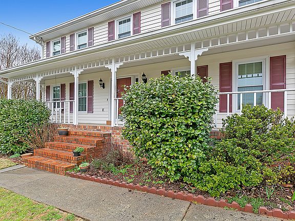 2nd image of 1864 Victorian Ct
