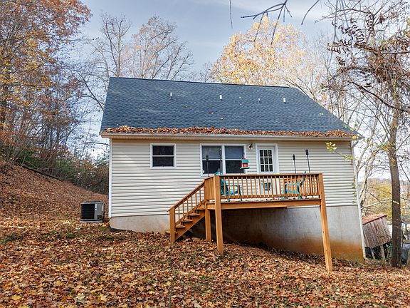 4th image of 1190 Walnut Ave
