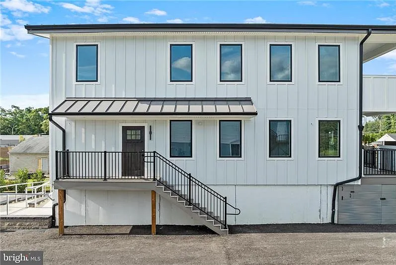 Studio, 1000 sqft, $2,600 — Photo 3