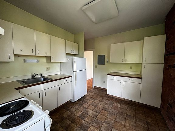 5th image of 79 Trumbull St #302
