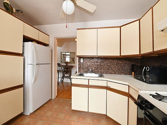 3rd image of 140-50 Burden Cres APT 3F