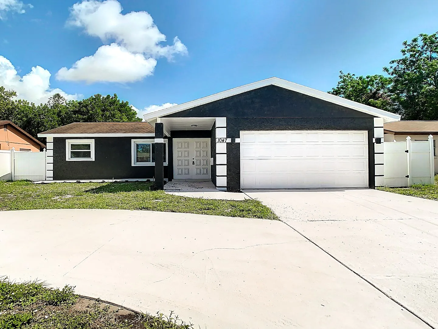 Beautiful Pool House Available in South St. Petersburg! — Photo 1