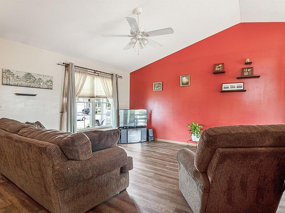 4th image of 411 Belfair Dr