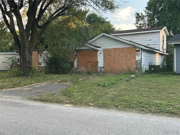 818 E 5th St, Cahokia, IL 62206