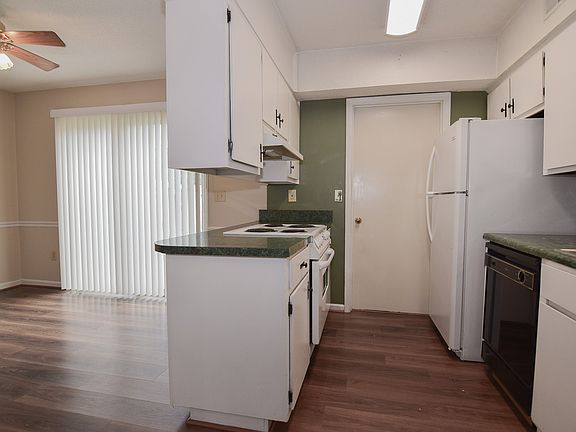 3rd image of 105 Sandlewood Dr