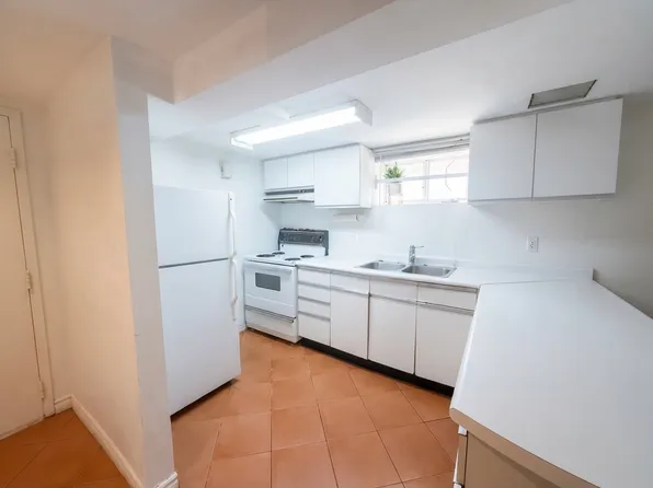 380 Davenport Rd #5, Toronto, ON M4V 1B4