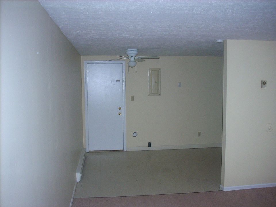 2nd image of 504 Shenandoah Dr APT B
