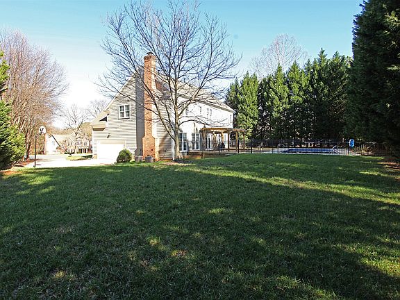 2nd image of 4711 Heatherton Pl