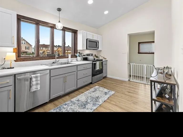 211 Lloyd Ave — Photo 21