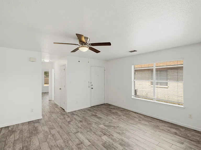 1144 Miss Kimberlys Ln — Photo 7