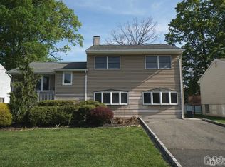 40 Neptune Pl, Colonia, NJ 07067