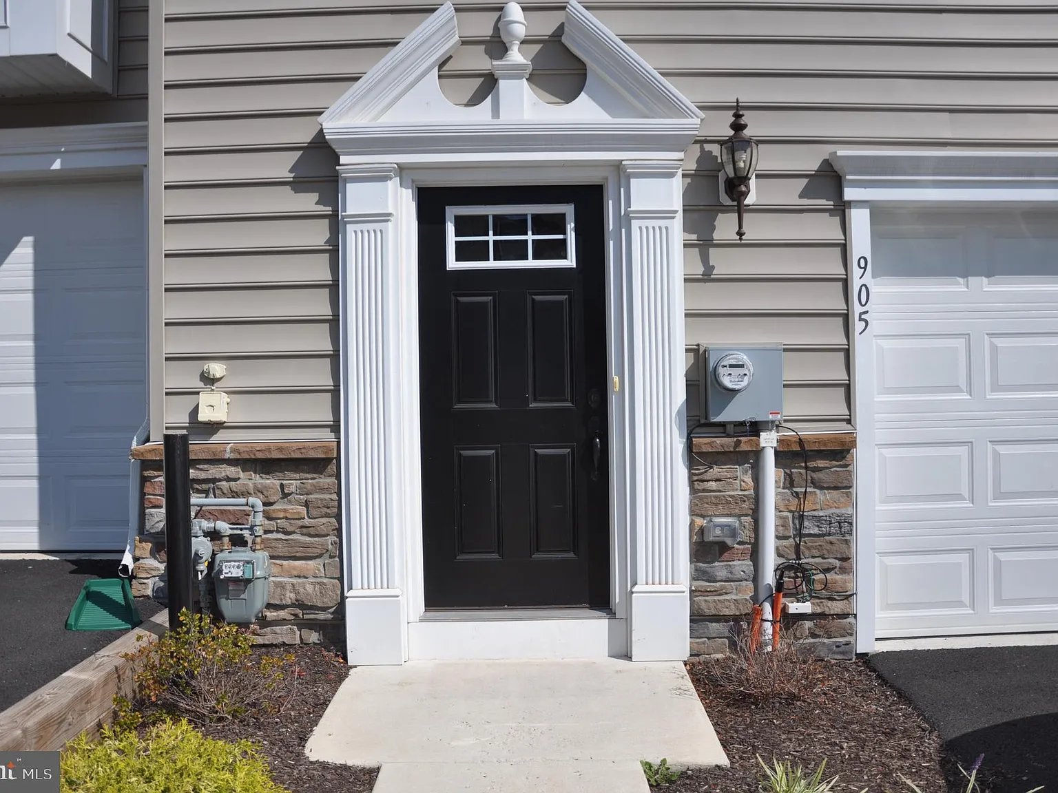 3 bed, 2.5 bath, 1930 sqft, $3,095 — Photo 4