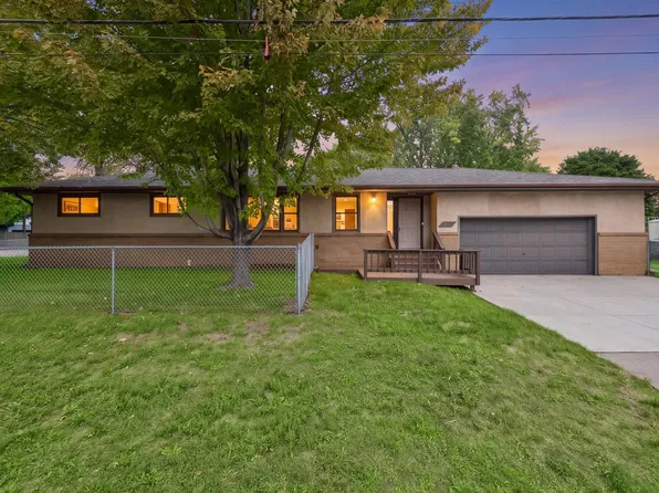 2267 Mohawk Rd E, North Saint Paul, MN 55109