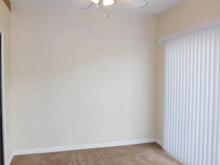 5725 E University Ave — Photo 9