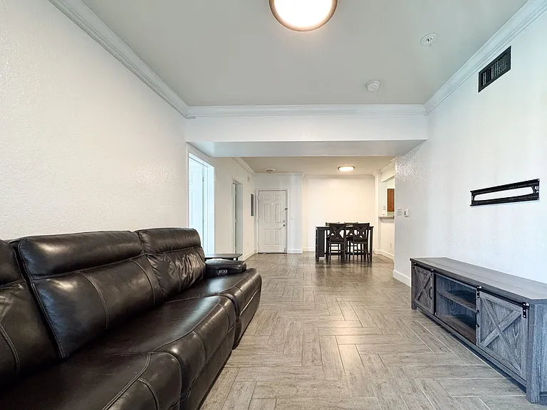 204 E South St #4056 — Photo 8