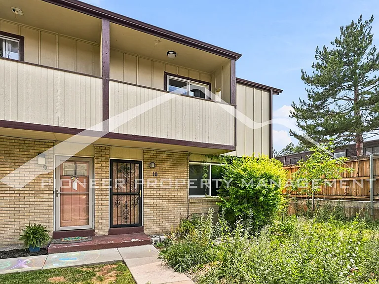 1827 Quail St #10 — Photo 2