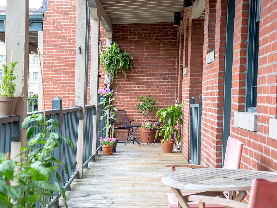 Outdoor Porch Space