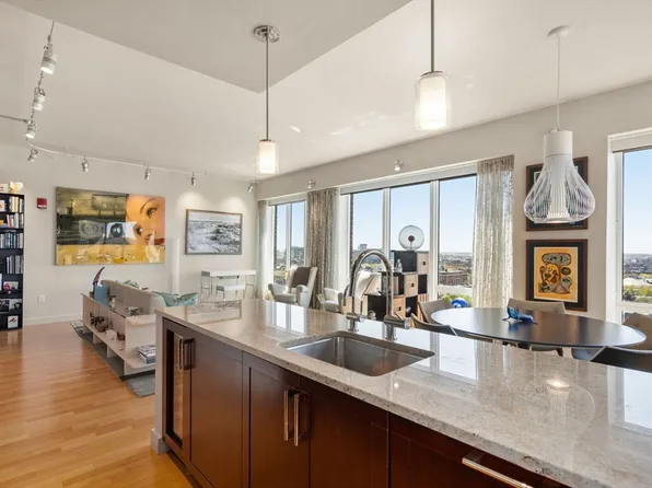 400 Stuart St #16E, Boston, MA 02116