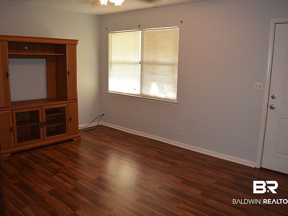 4th image of 102 Mitchell Ave