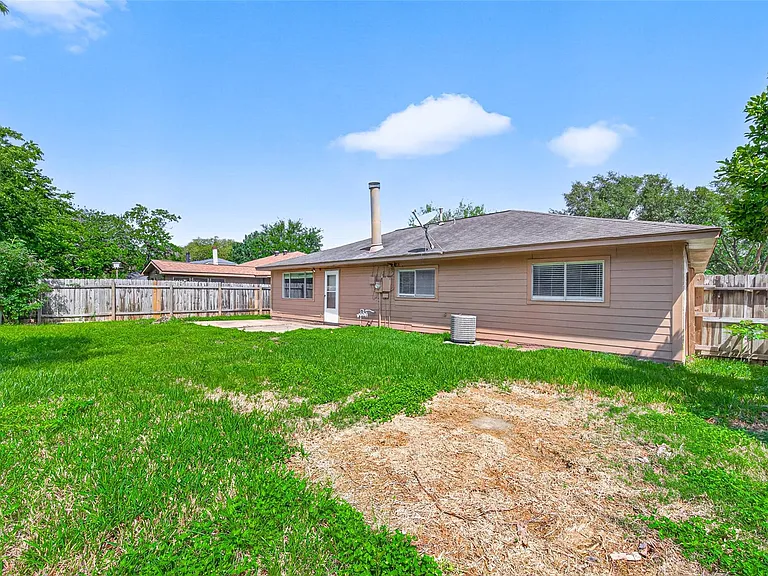 2310 Woodwind Dr — Photo 41