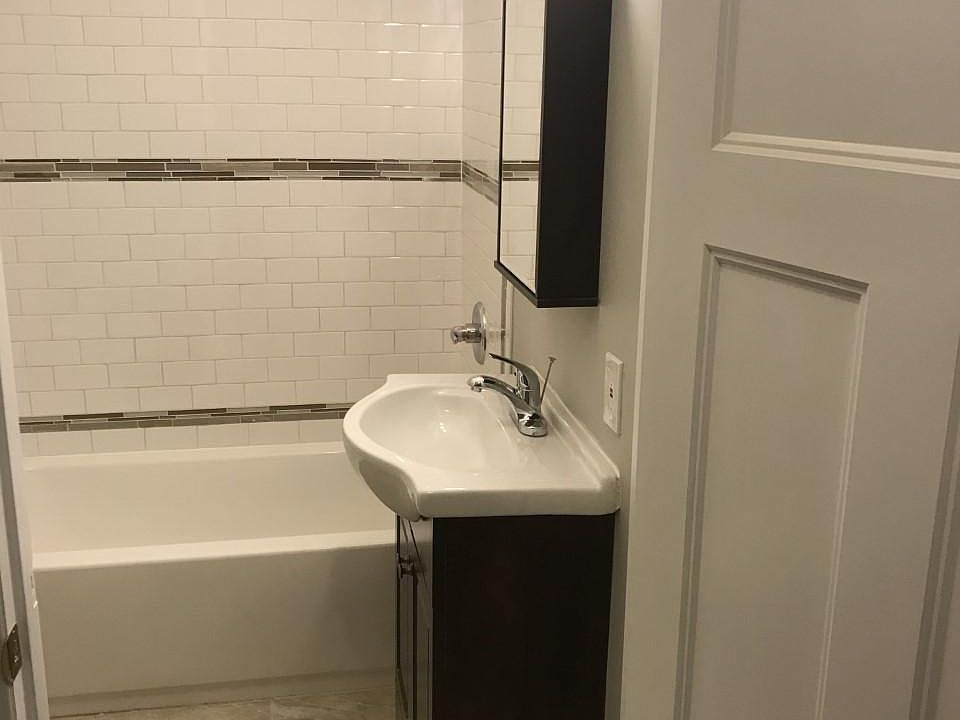 2nd image of 918 20th Ave NE