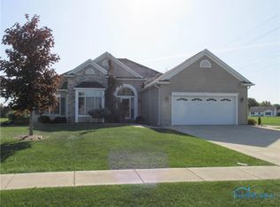 418 Plantation Ln, Oak Harbor, OH 43449