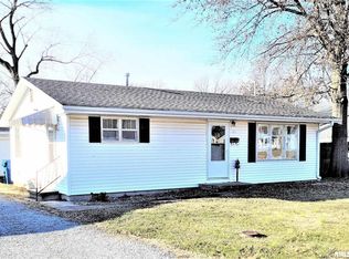 121 Thomas St, Flora, IL 62839