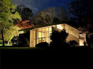 17 Pine Rdg, Woodbridge, CT 06525