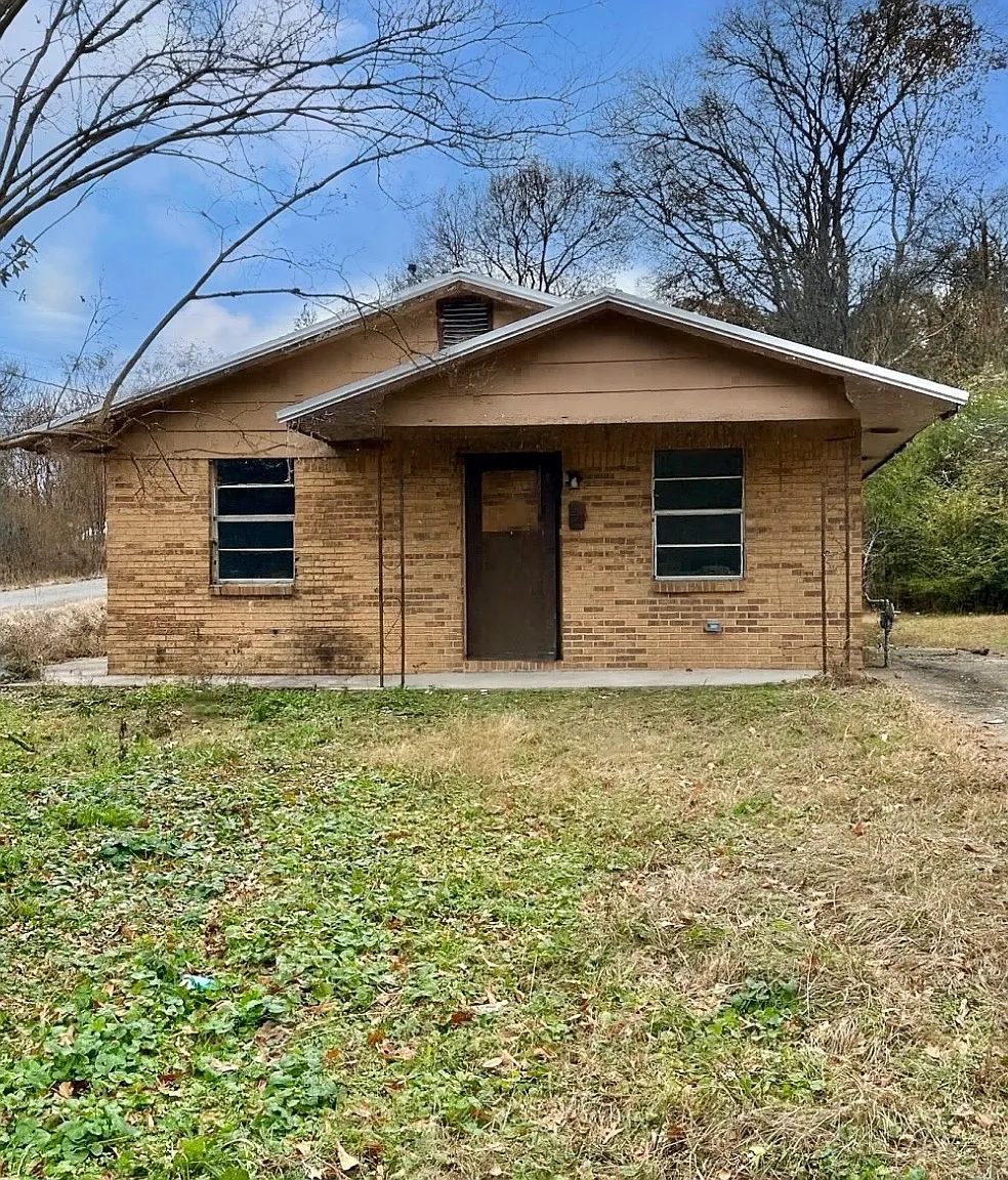3 bed, 1159 sqft, $900 — Photo 1