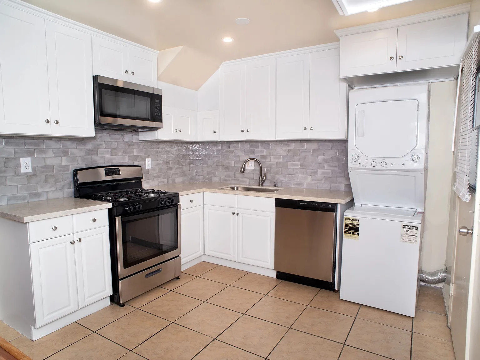 17151 Roscoe blvd, Unit 18 - . — Photo 3