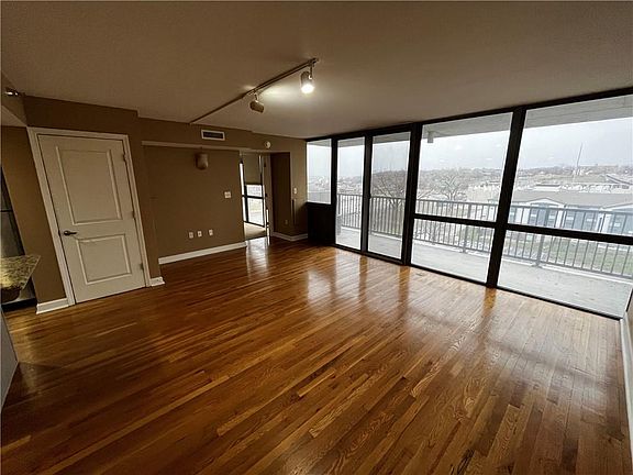 4th image of 600 E Admiral Blvd #606