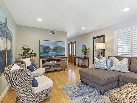 3rd image of 1576 N Avenida Del Manzano