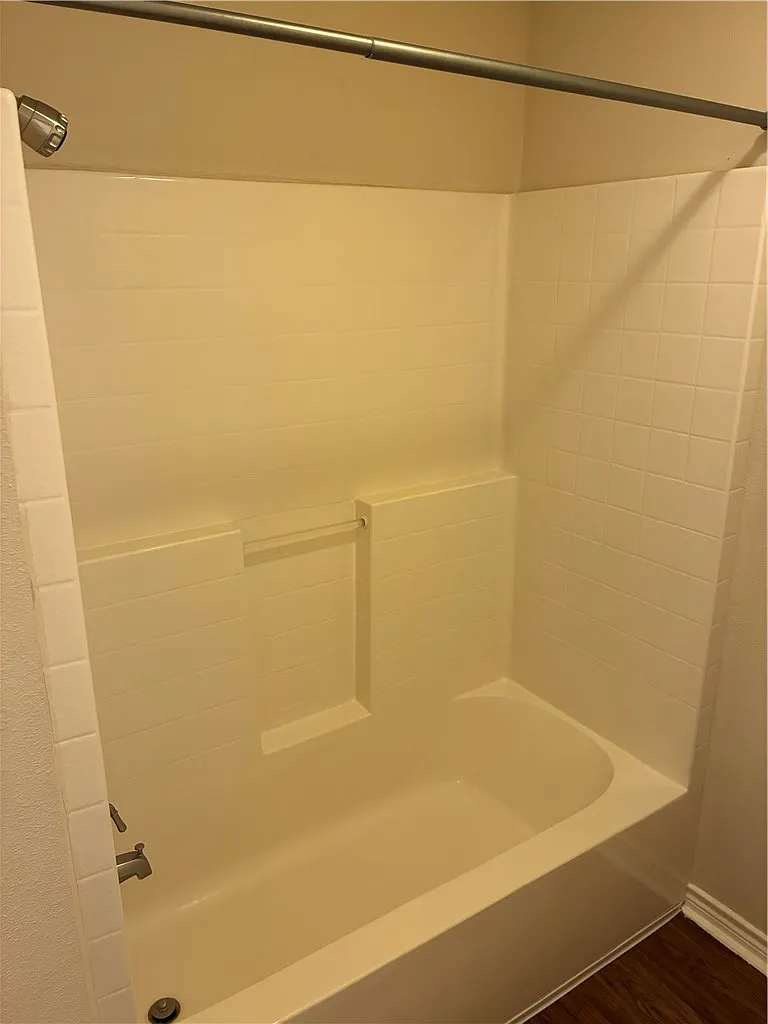 2 bed, 2.5 bath, 1332 sqft, $1,200 — Photo 2