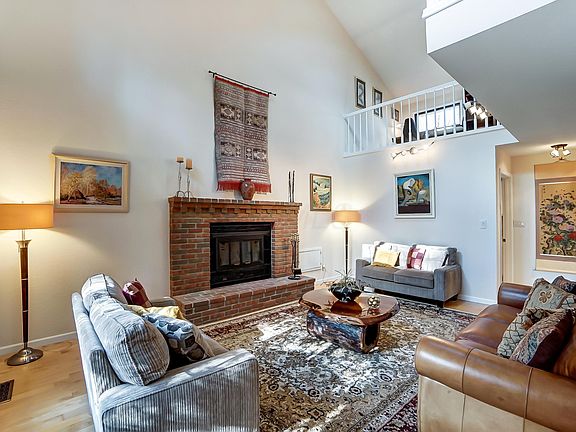 3rd image of 209 Victoria Dr