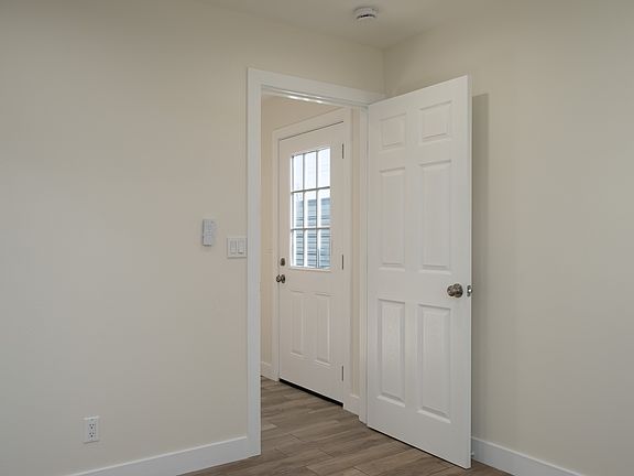 5th image of 6407 Camellia Ave #1/2