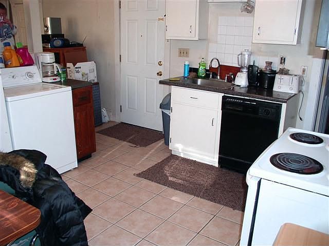 Modern, Eat-in Kitchen