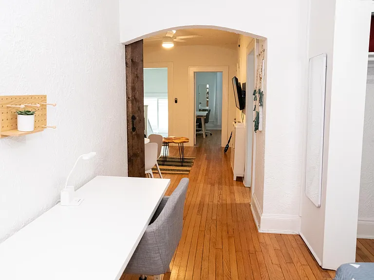 2224 SW 6th St #4 — Photo 6