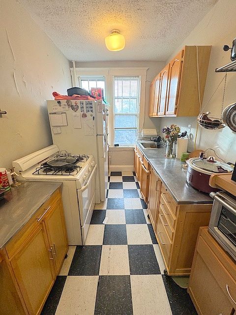 1st image of 32 Sidlaw Rd APT 10