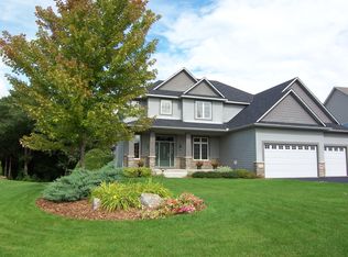 976 Woodview Cir, Carver, MN 55315