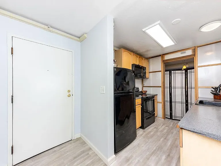 320 Peninsula Ave #120A — Photo 6