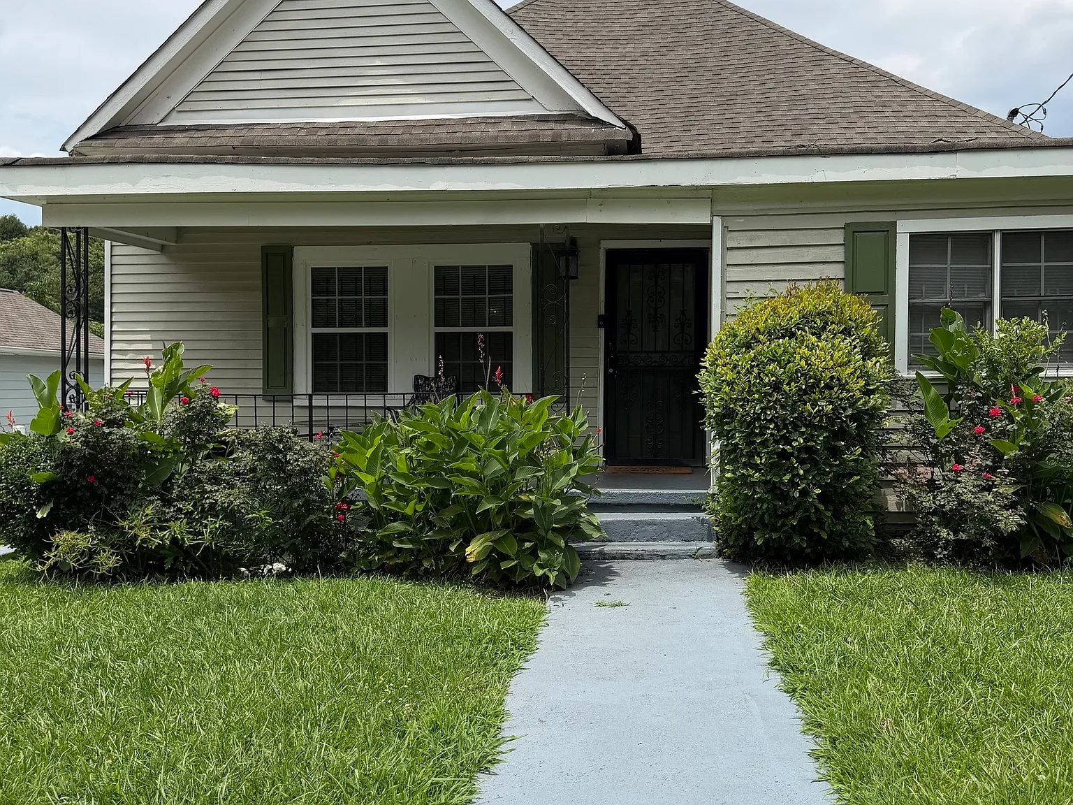 3 bed, 2.0 bath, 1694 sqft, $2,850 — Photo 2