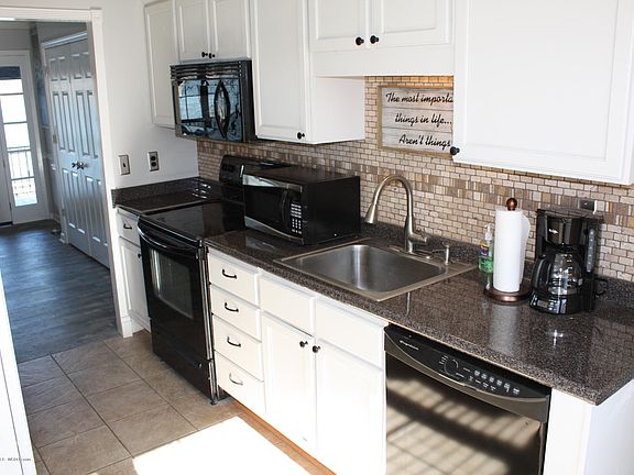 5th image of 140 Dogwood Ct