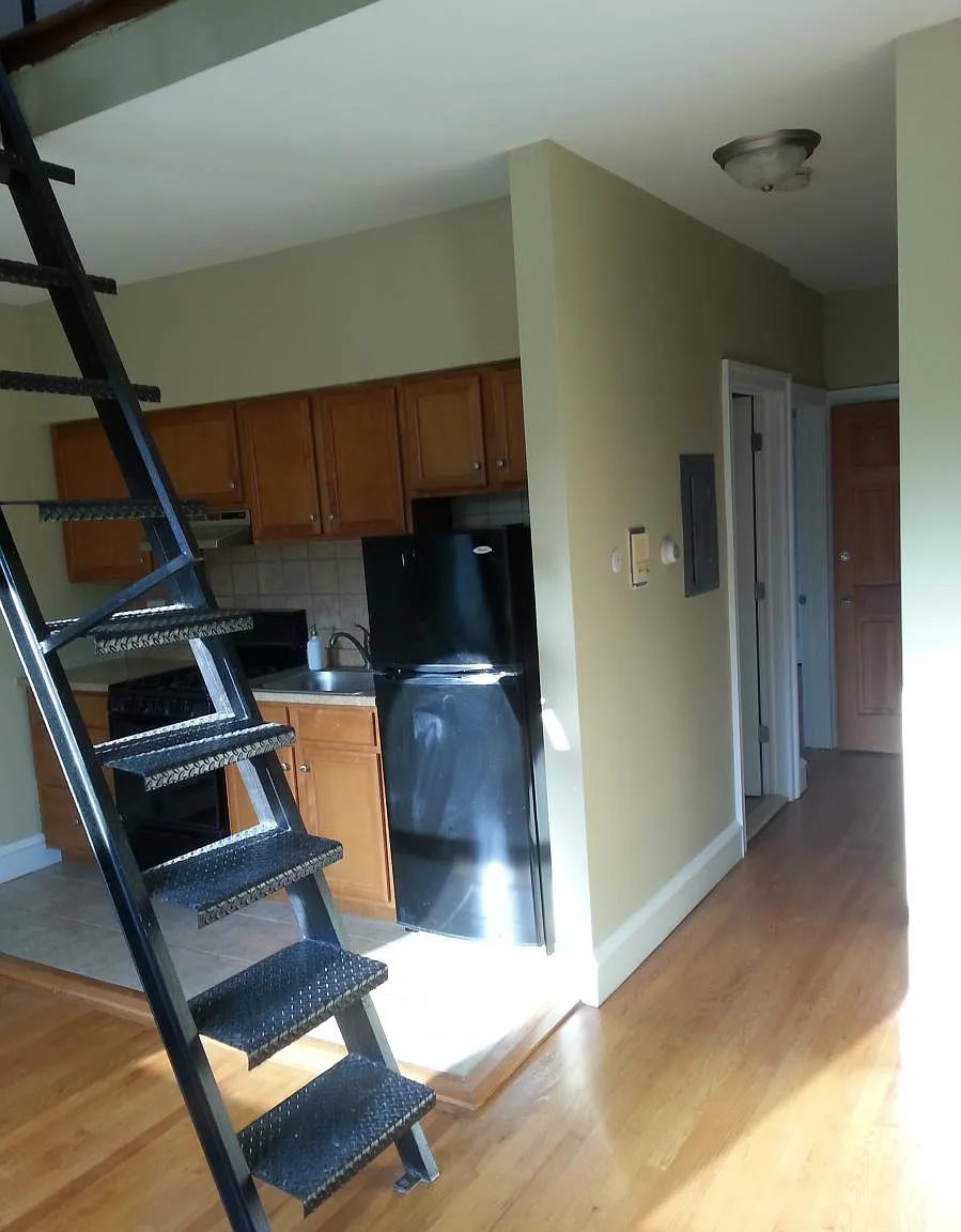 1 bed, 900 sqft, $1,500 — Photo 1