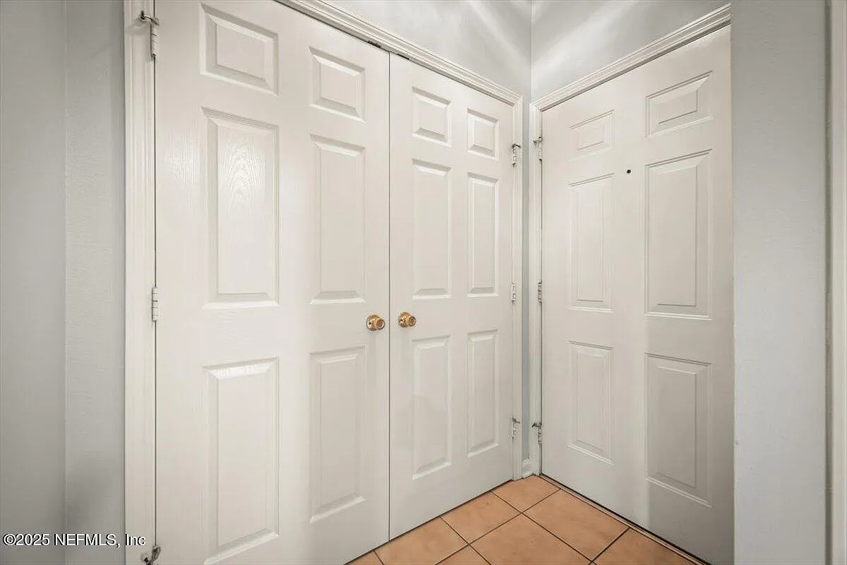 2 bed, 2.0 bath, 1050 sqft, $1,425 — Photo 4