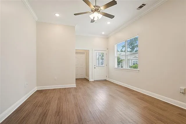 1033 Linda Lou Ln — Photo 2